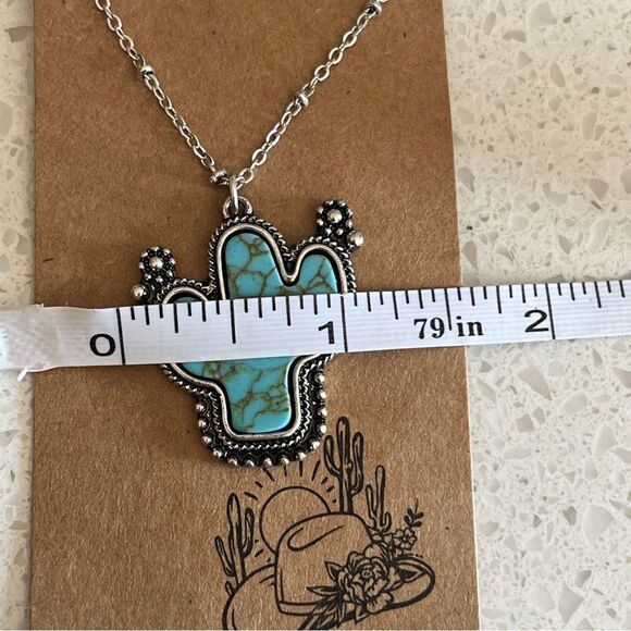 Western Turquoise Stone Decor cactus Pendant Necklace - Picture 5 of 9